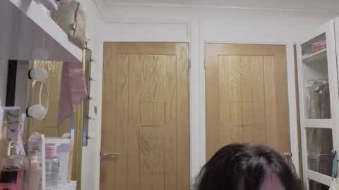 leyla online show from 09/11/25, 10:43