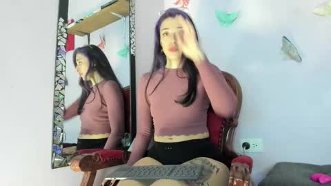 Snapshot of leynamadrigal chatting on 09/14/25, 10:31 Leyna online show from 09/14/25, 10:31