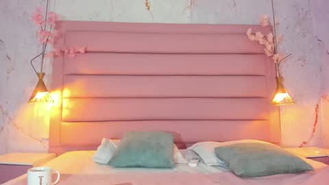 LEZY online show from 09/19/25, 07:47