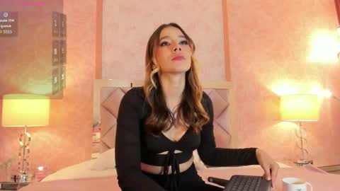 LEZY online show from 11/18/25, 07:51