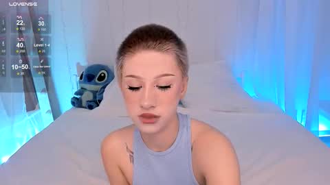 Snapshot of lezy_liza chatting on 10/11/25, 04:22 Lisa online show from 10/11/25, 04:22