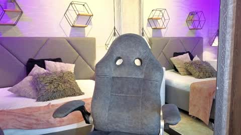 lhiam online show from 04/11/26, 08:13