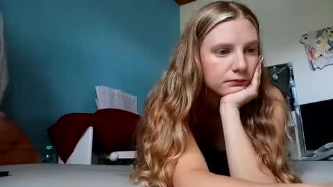 Snapshot of lia06_ chatting on 09/15/25, 01:55 lia06_ online show from 09/15/25, 01:55