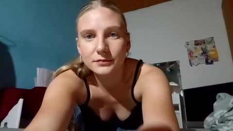 Snapshot of lia06_ chatting on 10/03/25, 06:05 lia06_ online show from 10/03/25, 06:05