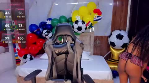 lia_16_ online show from 07/11/26, 11:02