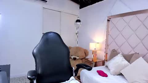 Lia  online show from 07/12/26, 07:27