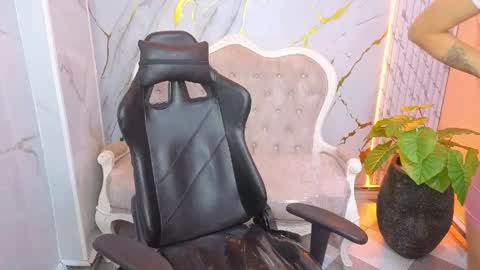 lia online show from 04/16/26, 07:58