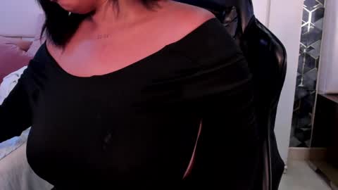 lia_mariana online show from 06/03/26, 04:48