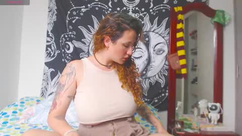 Lia Monroe online show from 12/22/25, 05:21