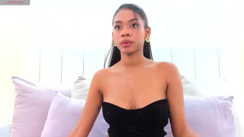 Lia Pascal  online show from 11/19/25, 11:21