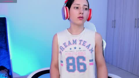 Snapshot of lia_queen610 chatting on 02/05/25, 12:53 Little Queen Lia online show from 02/05/25, 12:53