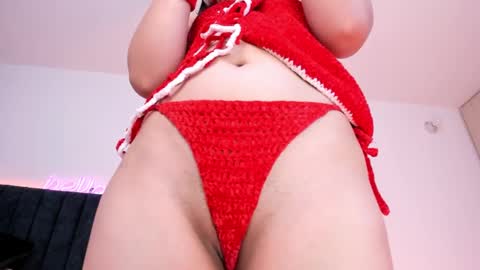 Snapshot of lia_queen610 chatting on 02/14/25, 11:09 Little Queen Lia online show from 02/14/25, 11:09