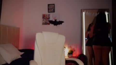 Snapshot of lia_russo_ chatting on 10/22/25, 02:28 Lia online show from 10/22/25, 02:28