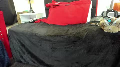 Lia Taylor online show from 02/10/25, 12:50