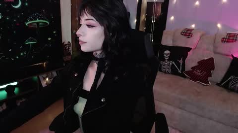 Liaa  online show from 12/14/25, 01:00