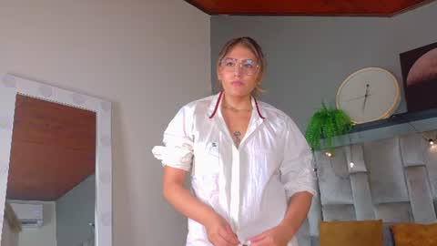 L I A   online show from 07/07/26, 06:47