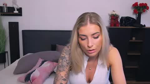 Lia online show from 05/18/26, 10:32
