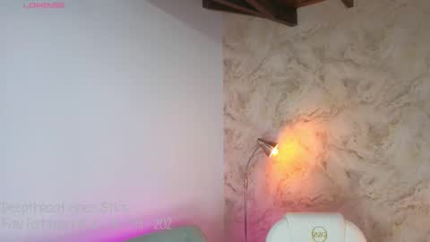 Lia Cox online show from 11/30/25, 03:32