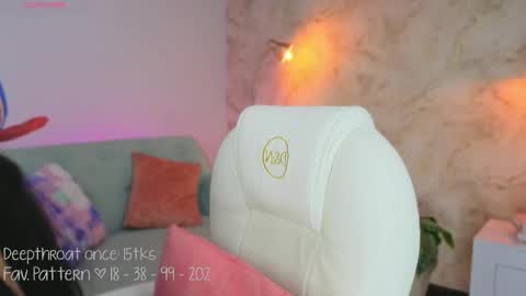 Lia Cox online show from 12/17/25, 03:01