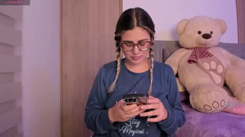 Snapshot of liahkimi chatting on 11/15/25, 04:21 Lia online show from 11/15/25, 04:21