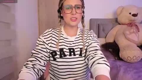 Lia  online show from 12/18/25, 02:06