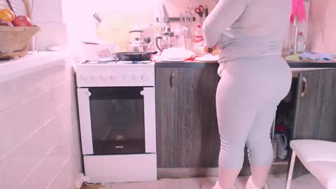 Snapshot of liahsofty chatting on 12/13/24, 06:05 miss Lia colection for travel online show from 12/13/24, 06:05