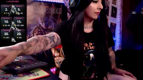 LiaKoy online show from 11/29/25, 11:52