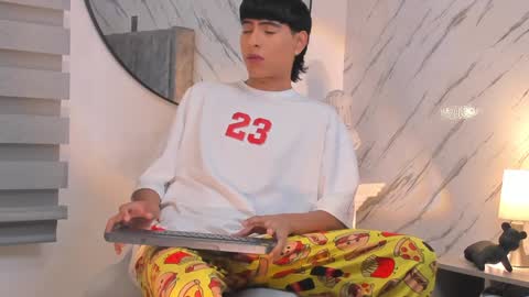 Snapshot of liam_055 chatting on 01/24/25, 05:10 Liam online show from 01/24/25, 05:10