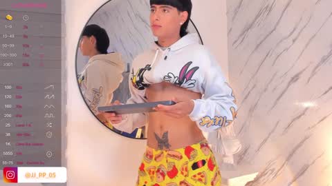 Snapshot of liam_055 chatting on 01/24/25, 08:13 Liam online show from 01/24/25, 08:13