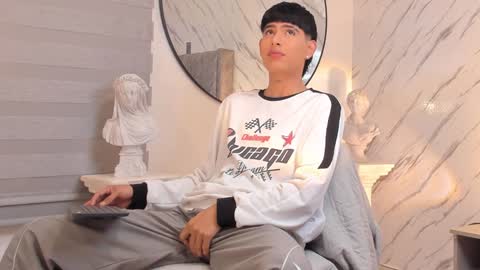 Snapshot of liam_055 chatting on 02/03/25, 02:25 Liam online show from 02/03/25, 02:25