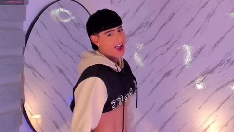 Snapshot of liam_055 chatting on 02/18/25, 09:09 Liam online show from 02/18/25, 09:09