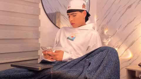 Snapshot of liam_055 chatting on 02/28/25, 05:04 Liam online show from 02/28/25, 05:04