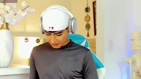 Snapshot of liam_055 chatting on 09/19/25, 06:08 Liam online show from 09/19/25, 06:08