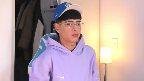 Snapshot of liam_055 chatting on 10/19/25, 03:56 Liam online show from 10/19/25, 03:56