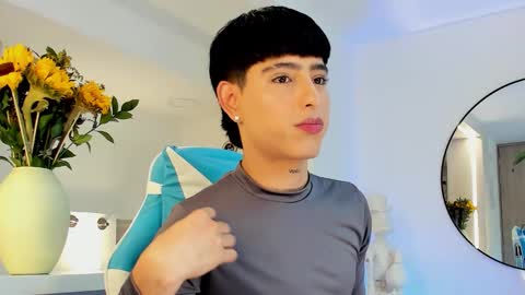 Snapshot of liam_055 chatting on 10/24/25, 05:53 Liam online show from 10/24/25, 05:53