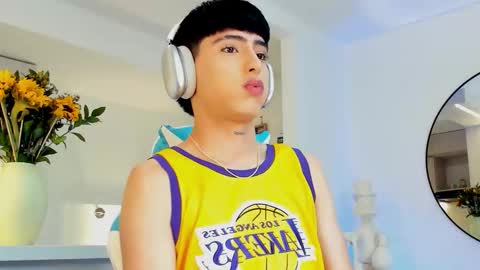 Snapshot of liam_055 chatting on 10/25/25, 06:13 Liam online show from 10/25/25, 06:13