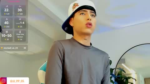 Snapshot of liam_055 chatting on 11/11/25, 05:24 Liam online show from 11/11/25, 05:24