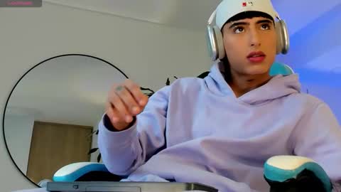 Snapshot of liam_055 chatting on 11/30/25, 05:06 Liam online show from 11/30/25, 05:06