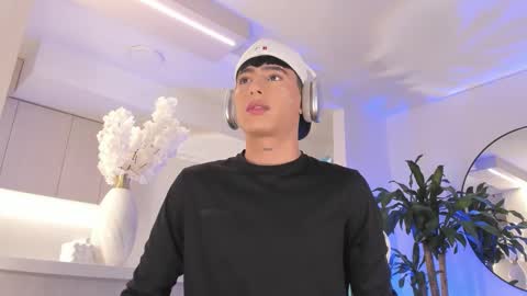 Snapshot of liam_055 chatting on 02/25/26, 01:15 Liam online show from 02/25/26, 01:15