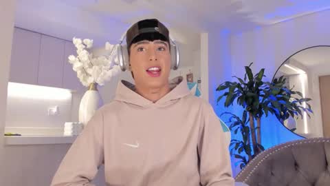 Snapshot of liam_055 chatting on 02/26/26, 02:32 Liam online show from 02/26/26, 02:32