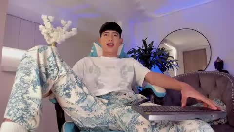 Snapshot of liam_055 chatting on 02/26/26, 10:53 Liam online show from 02/26/26, 10:53