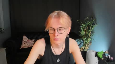 Snapshot of liam_blair chatting on 04/16/26, 05:30 LIAM online show from 04/16/26, 05:30