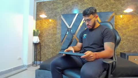 LIAM KLEIN online show from 09/10/25, 11:10