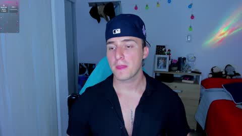 Snapshot of liam_oficial chatting on 01/15/25, 03:00 liam online show from 01/15/25, 03:00