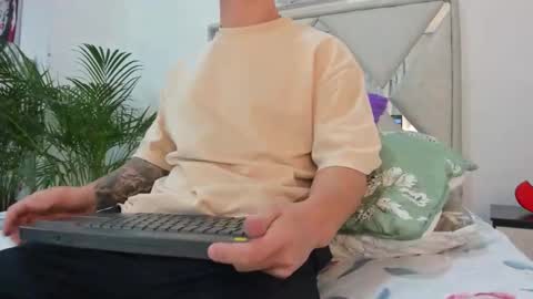 Call me Lian online show from 03/25/26, 12:11