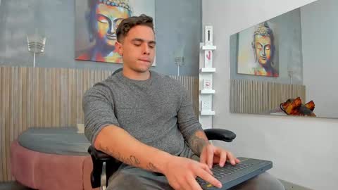 Snapshot of liam_walk chatting on 12/28/24, 06:18 Liam online show from 12/28/24, 06:18