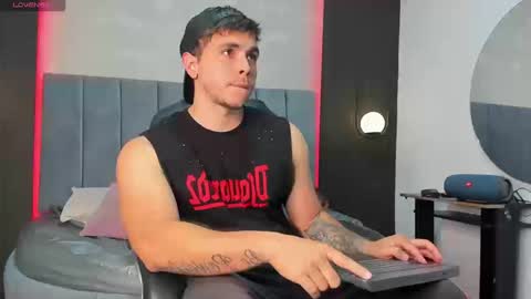 Snapshot of liam_walk chatting on 09/16/25, 12:11 Liam online show from 09/16/25, 12:11