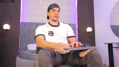 Snapshot of liam_walk chatting on 11/10/25, 08:08 Liam online show from 11/10/25, 08:08