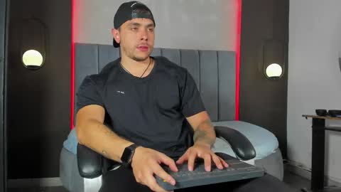 Snapshot of liam_walk chatting on 04/24/26, 07:05 Liam online show from 04/24/26, 07:05