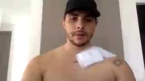 Snapshot of liam_walk chatting on 06/27/26, 03:39 Liam online show from 06/27/26, 03:39